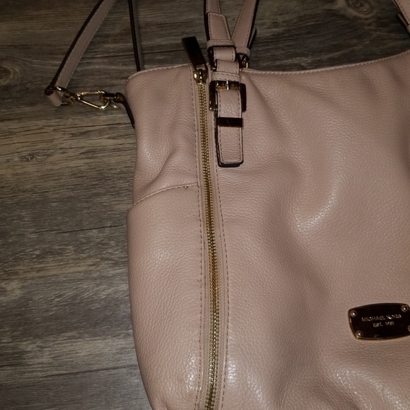 Michael Kors purse - Picture 4 of 8